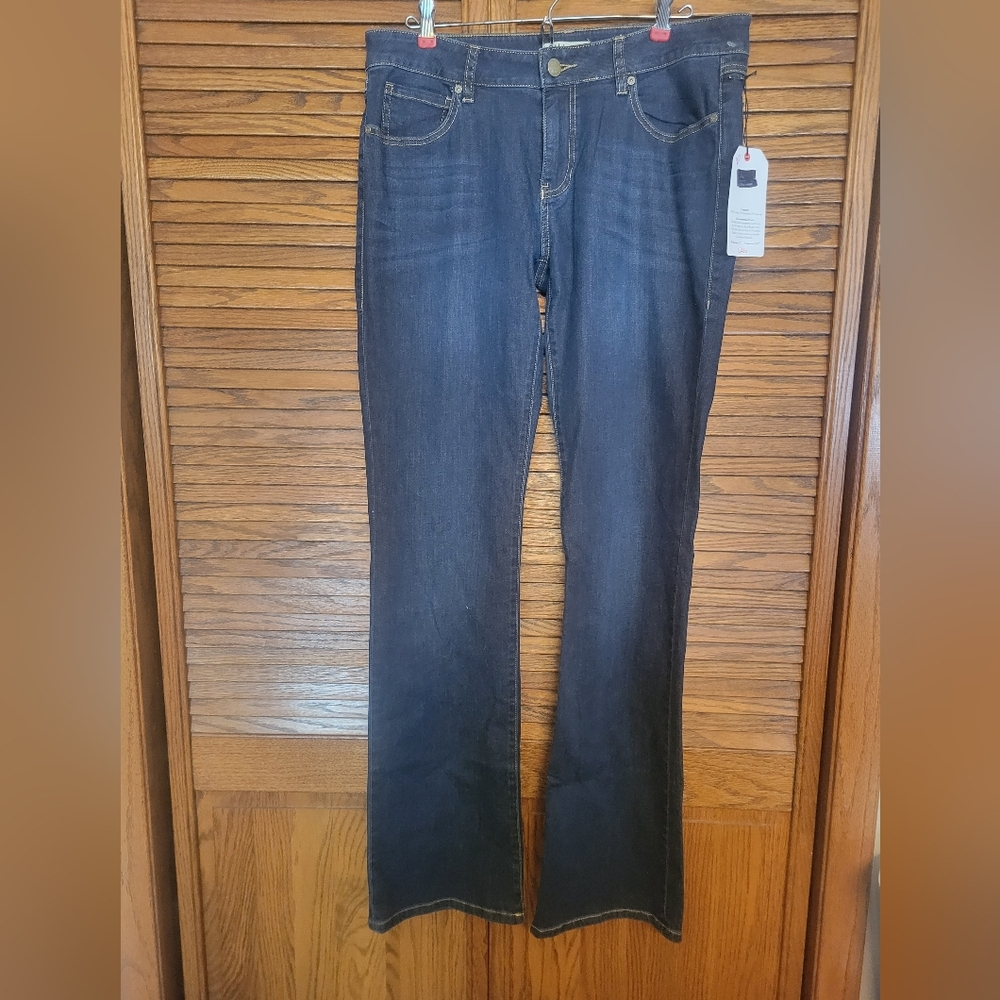 CAbi NWT Galaxy Wash Slim Boot Cut Womans Jeans Size 12